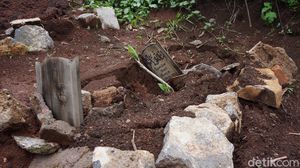 Waduh, Makam COVID-19 di TPU Cikadut Bandung Ambles Gegara Hujan