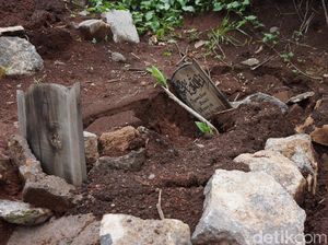 Waduh, Makam COVID-19 di TPU Cikadut Bandung Ambles Gegara Hujan
