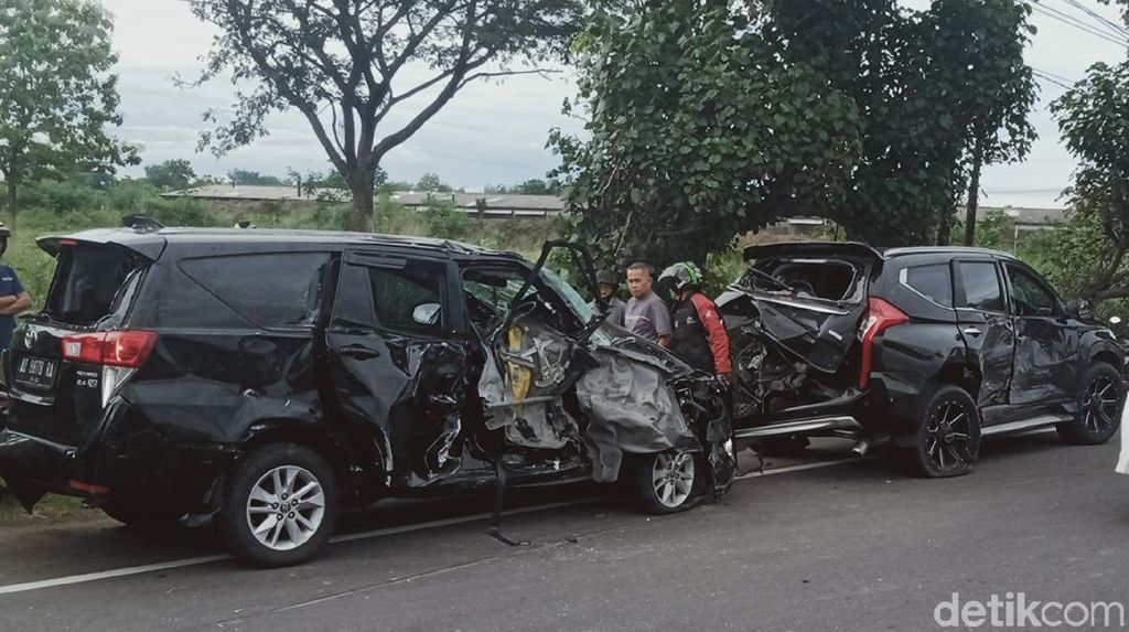 4 Mobil Ringsek Usai Tabrakan Beruntun di Jalan Yogya-Solo