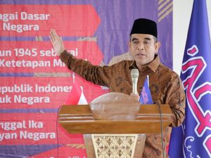 Muzani Bicara Pancasila Milik Semua di AQL Islamic School Bachtiar Nasir Muzani Bicara Pancasila Milik Semua di AQL Islamic School Bachtiar Nasir