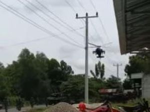 Heboh Heli Terbang Rendah Bikin Atap Kios Roboh