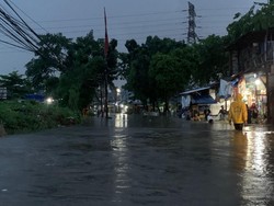 Diguyur Hujan, Banjir Sepaha di Jalan Kemang Utara Jaksel