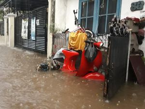 Hujan Deras, Sejumlah Jalan di Tegal Parang Jaksel Terendam Banjir