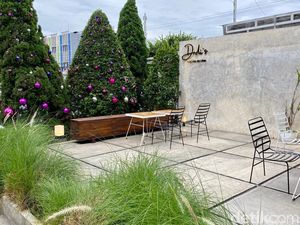 Dadis Coffee Garden: Ada Udon Tek Tek dan Kopi Susu Pisang di Coffee Shop Kece Depok