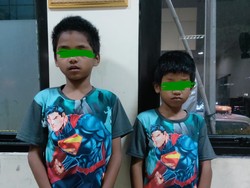 Tak Ada Ayah-Ibu, 2 Anak Telantar Depan Mal di Depok Diamankan Satpol PP