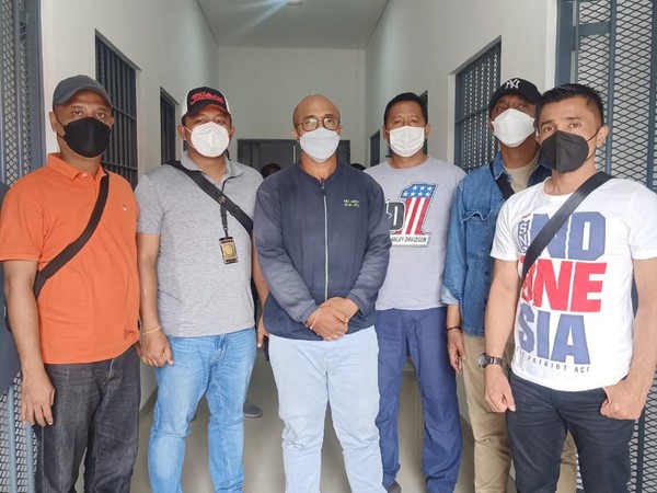 Eks Direktur CV Romba Putra bernama I Made Jabbon Suyasa Putra ditangkap oleh Tim Tangkap Buron Kejaksaan. Jabbon ditangkap setelah buron selama 9 tahun. (dok Istimewa) Eks Direktur CV Romba Putra bernama I Made Jabbon Suyasa Putra ditangkap oleh Tim Tangkap Buron Kejaksaan. Jabbon ditangkap setelah buron selama 9 tahun. (dok Istimewa)