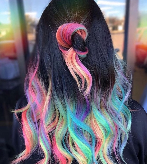 Gaya Rambut Half-Up Twisted Bun./Foto: instagram.com/hairbyskylarbunch Gaya Rambut Half-Up Twisted Bun./Foto: instagram.com/hairbyskylarbunch