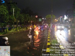 Sejumlah Ruas Jalan di Jakbar Tergenang Imbas Hujan Deras