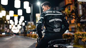 Auto Kepincut Jaket Midnight  yang Dipakai Jokowi