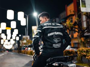 Auto Kepincut Jaket Midnight  yang Dipakai Jokowi