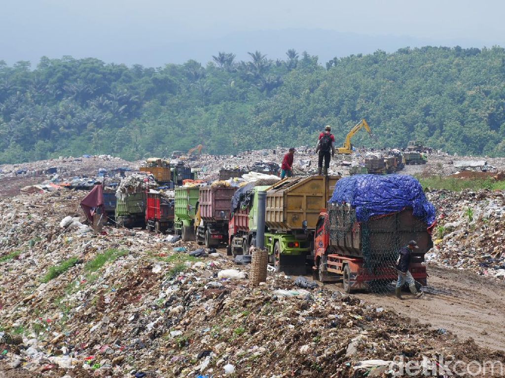 Pembuangan Sampah ke TPA Sarimukti Bandung Barat Masih Terhambat Pembuangan Sampah ke TPA Sarimukti Bandung Barat Masih Terhambat