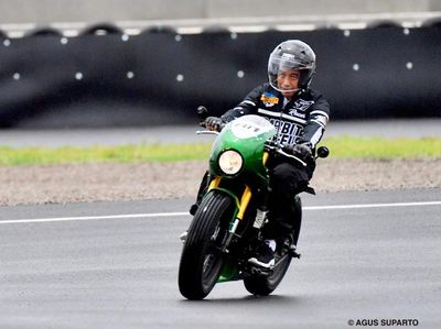Deretan Aksi Jokowi Tunggangi Motor Kustom