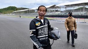 Melihat Lagi Outfit Karya Anak Bangsa saat Jokowi Jajal Sirkuit Mandalika