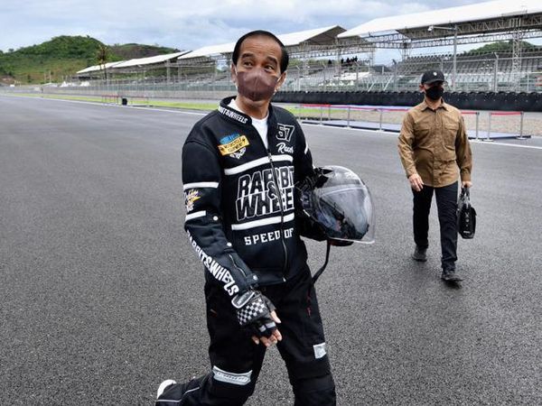 Melihat Lagi Outfit Karya Anak Bangsa saat Jokowi Jajal Sirkuit Mandalika