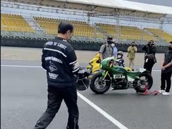 Brooom...! Jokowi Geber Motor Jajal Sirkuit Mandalika