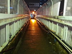 detikcom Do Your Magic: Disoal Pengguna, Apakah Lampu JPO MT Haryono Berfungsi?