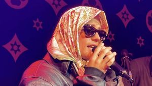 8 Potret Justin Bieber Pakai Hijab Saat Konser, Dituding Hina Agama Islam