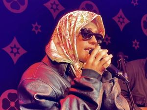 8 Potret Justin Bieber Pakai Hijab Saat Konser, Dituding Hina Agama Islam 8 Potret Justin Bieber Pakai Hijab Saat Konser, Dituding Hina Agama Islam