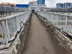 detikcom Do Your Magic: Selain soal Kabel, Lampu JPO MT Haryono Juga Disoal