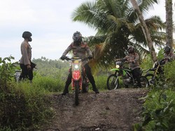 Naik Motor Trail ke Pedalaman Nias, Pangdam-Kapoldasu Ajak Warga Vaksinasi