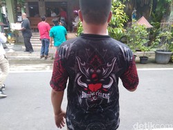 Lihat Pameran Foto FX Rudy, Ganjar Diberi Kaus Banteng Celeng