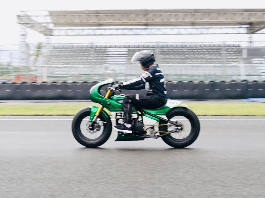 Kawasaki W175, Motor yang Ditunggangi Jokowi Saat Jajal Mandalika Kawasaki W175, Motor yang Ditunggangi Jokowi Saat Jajal Mandalika