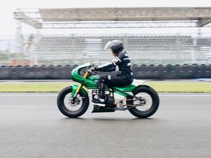 Kawasaki W175, Motor yang Ditunggangi Jokowi Saat Jajal Mandalika Kawasaki W175, Motor yang Ditunggangi Jokowi Saat Jajal Mandalika