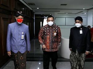 Firli Bahuri Puji Sistem Antikorupsi Jateng, Ganjar Pamer Grup WA Bareng KPK Firli Bahuri Puji Sistem Antikorupsi Jateng, Ganjar Pamer Grup WA Bareng KPK