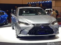 Lexus ES 300h Senggol Orang Kaya Indonesia, Harga Rp 1,2 Miliar