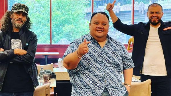 Mengenang Mendiang Rony Dozer saat Cicip Soto hingga Donat