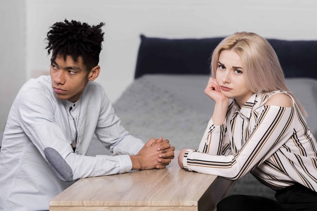 Menutup diri dalam hubungan percintaan