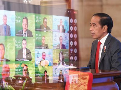 Momen Jokowi Bicara Pemberdayaan UMKM-Perubahan Iklim
