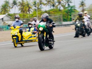 Motor Custom Jokowi Mengaspal di Mandalika, Ini Serba-serbinya Motor Custom Jokowi Mengaspal di Mandalika, Ini Serba-serbinya