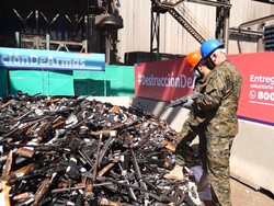 Momen Pemusnahan 13.000 Senjata Api di Chili