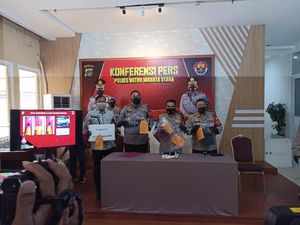 Polisi Tangkap 2 Pencuri Laptop Modus Pecah Kaca Mobil di PIK Polisi Tangkap 2 Pencuri Laptop Modus Pecah Kaca Mobil di PIK