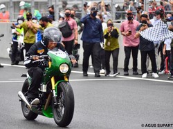 Kala Jokowi Kenalkan Outfit Anak Bangsa di Sirkuit Event Kelas Dunia