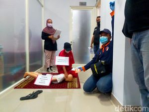 Kasus Ibu Siksa Anak Balita Hingga Tewas Direkonstruksi, 19 Adegan Diperagakan Kasus Ibu Siksa Anak Balita Hingga Tewas Direkonstruksi, 19 Adegan Diperagakan