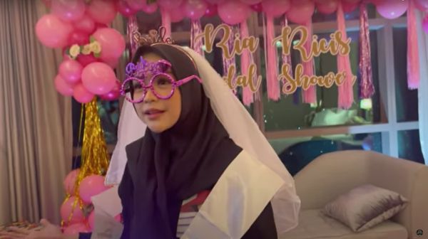 8 Momen Keseruan Kejutan Bridal Shower Ria Ricis yang Dilangsungkan Dini Hari