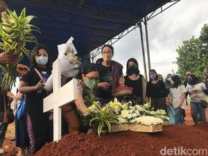 Istri Bantah Keluarga Tak Ada saat Rony Dozer Meninggal Dunia Istri Bantah Keluarga Tak Ada saat Rony Dozer Meninggal Dunia