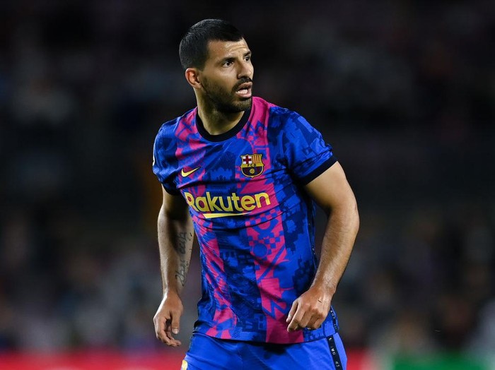 BARCELONA, SPAIN - OCTOBER 20: Sergio Aguero of FC Barcelona looks on during the UEFA Champions League group E match between FC Barcelona and Dinamo Kiev at Camp Nou on October 20, 2021 in Barcelona, Spain. (Photo by David Ramos/Getty Images)