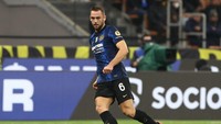 Stefan De Vrij juga berada di bawah naungan Mino Raiola. (Foto: Getty Images/Marco Luzzani)