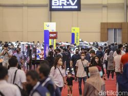 GIIAS 2021 Perdana Dibuka untuk Umum, Pengunjung Membeludak!