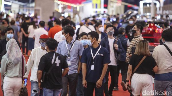 Tumpah Ruah! Seperti Ini Antusiasme Masyarakat di GIIAS 2021