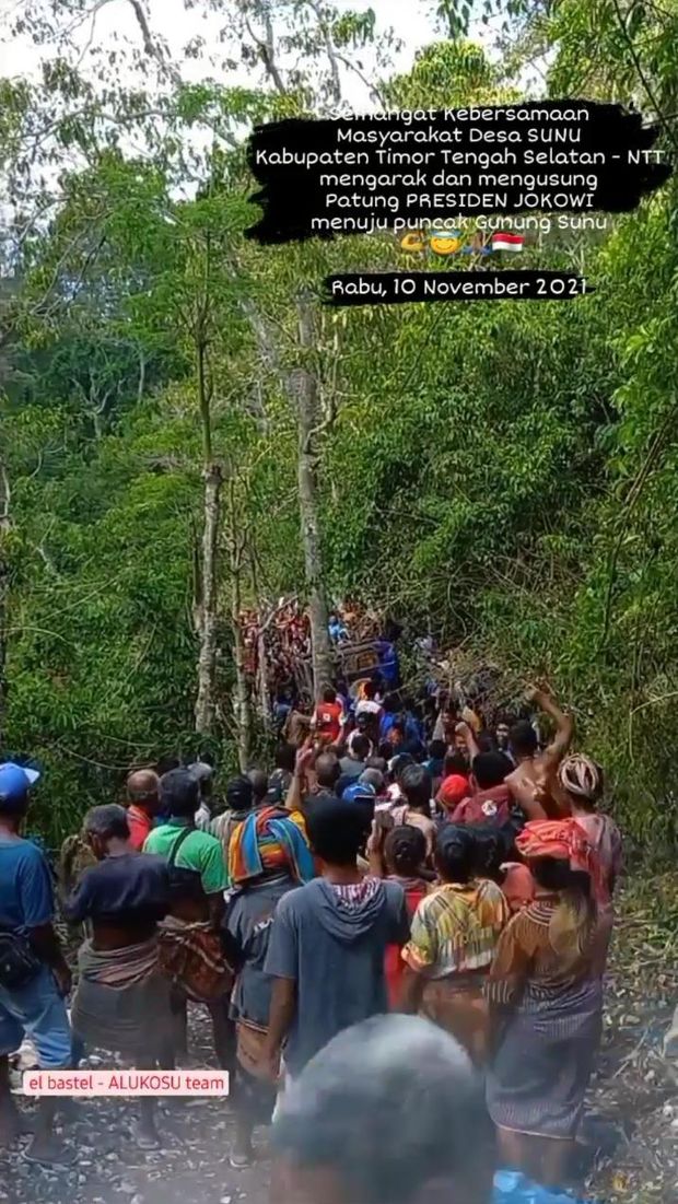 Video warga ramai-ramai menggotong patung <a href='https://manado.tribunnews.com/tag/jokowi' title='Jokowi'>Jokowi</a> ke <a href='https://manado.tribunnews.com/tag/gunung-sunu' title='Gunung Sunu'>Gunung Sunu</a> di <a href='https://manado.tribunnews.com/tag/ntt' title='NTT'>NTT</a> di Hari Pahlawan viral di medsos. Begini ceritanya. (Screenshot feed Instagram @el.bastel)