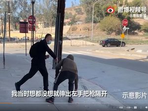Viral Aksi Profesor China Hajar Perampok Bersenjata Pakai Kung Fu Viral Aksi Profesor China Hajar Perampok Bersenjata Pakai Kung Fu