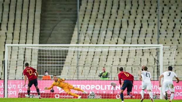 Spain's Pablo Sarabia, left, scores the opening goal from a penalty kick during the World Cup 2022 group B qualifying soccer match between Greece and Spain at the Olympic stadium in Athens, Greece, Thursday, Nov 11, 2021. (AP Photo/Thanassis Stavrakis)