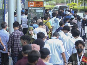 Weekend Pertama di GIIAS 2021, Antrean Pengunjung Mengular