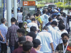 Weekend Pertama di GIIAS 2021, Antrean Pengunjung Mengular