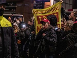 PM Belanda Umumkan Lockdown, Ratusan Warga Gelar Aksi Demo PM Belanda Umumkan Lockdown, Ratusan Warga Gelar Aksi Demo