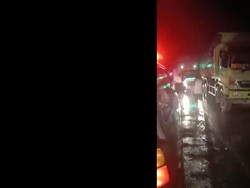 Heboh Laju Ambulans Tertahan Truk Ngetem di Lebak, Polisi Lakukan Patroli